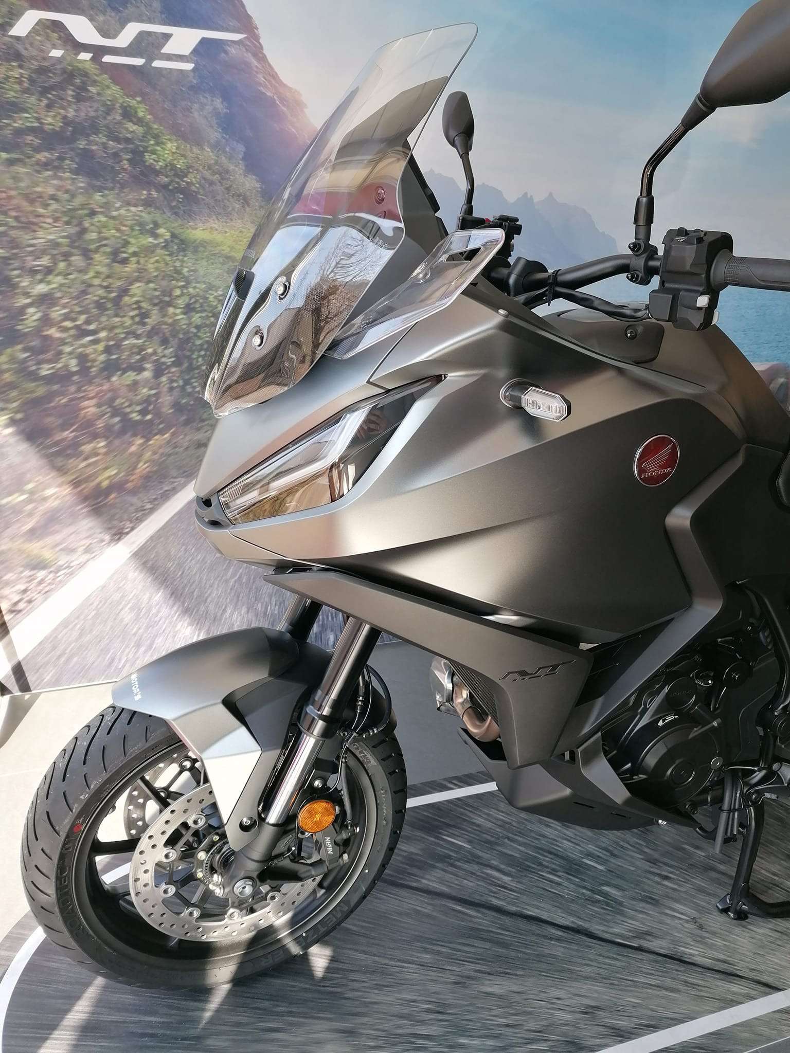 Moto Honda NT1100 in showroom Rinomotor's.